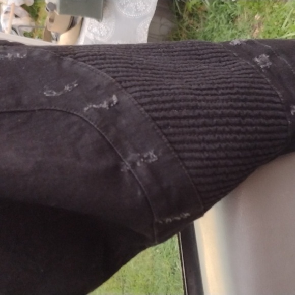 Stylish Black Pants - Picture 2 of 4